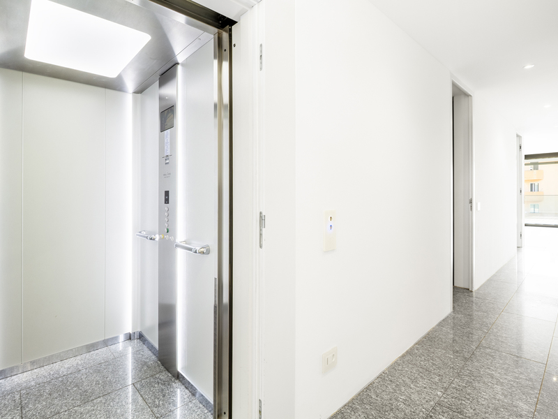 Appartement en terrasse de 4.5 pièces à Biasca - Hall d'entrée