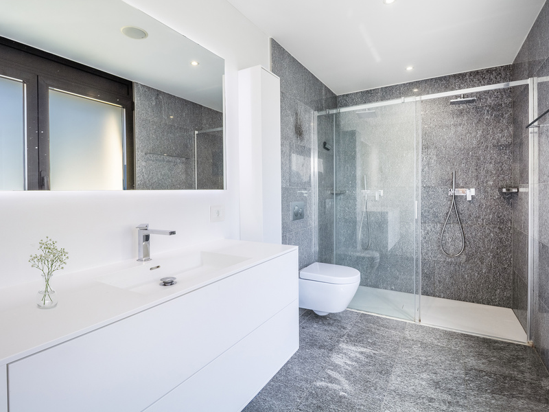 Appartement en terrasse de 4.5 pièces à Biasca - Salle de bain