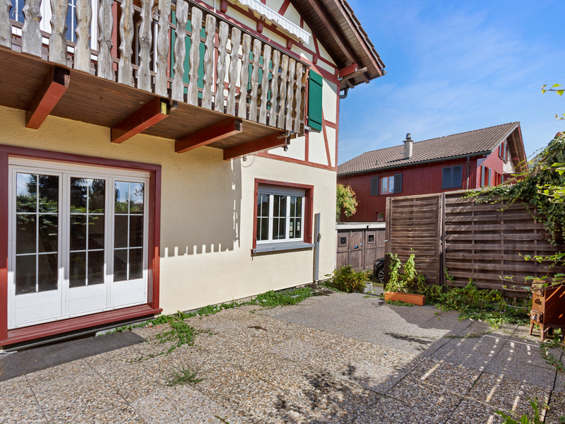 Moitié de maison jumelle de 6.5 pièces à Salmsach - Surfaces extérieures