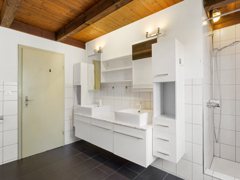 Moitié de maison jumelle de 6.5 pièces à Salmsach - Salle de bain
