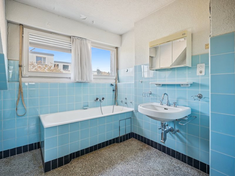 5.5-Zimmer Einfamilienhaus in Reinach - Badezimmer
