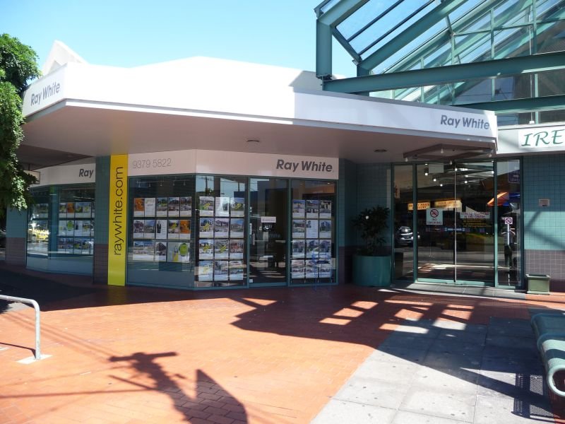 Prime Shop at entrance to Niddrie Central Burgess Rawson