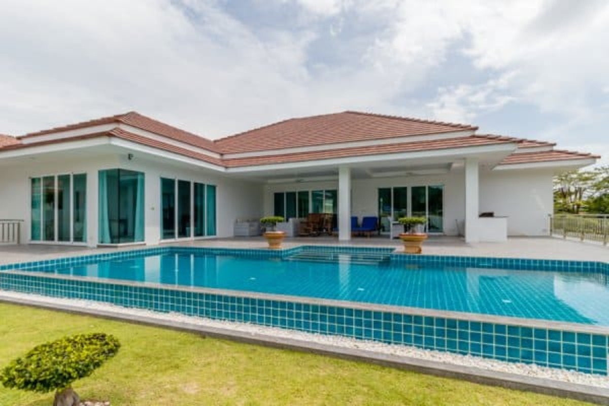 RM WATERSIDE Luxury 5 Bed Pool Villa with Amazing Views Property