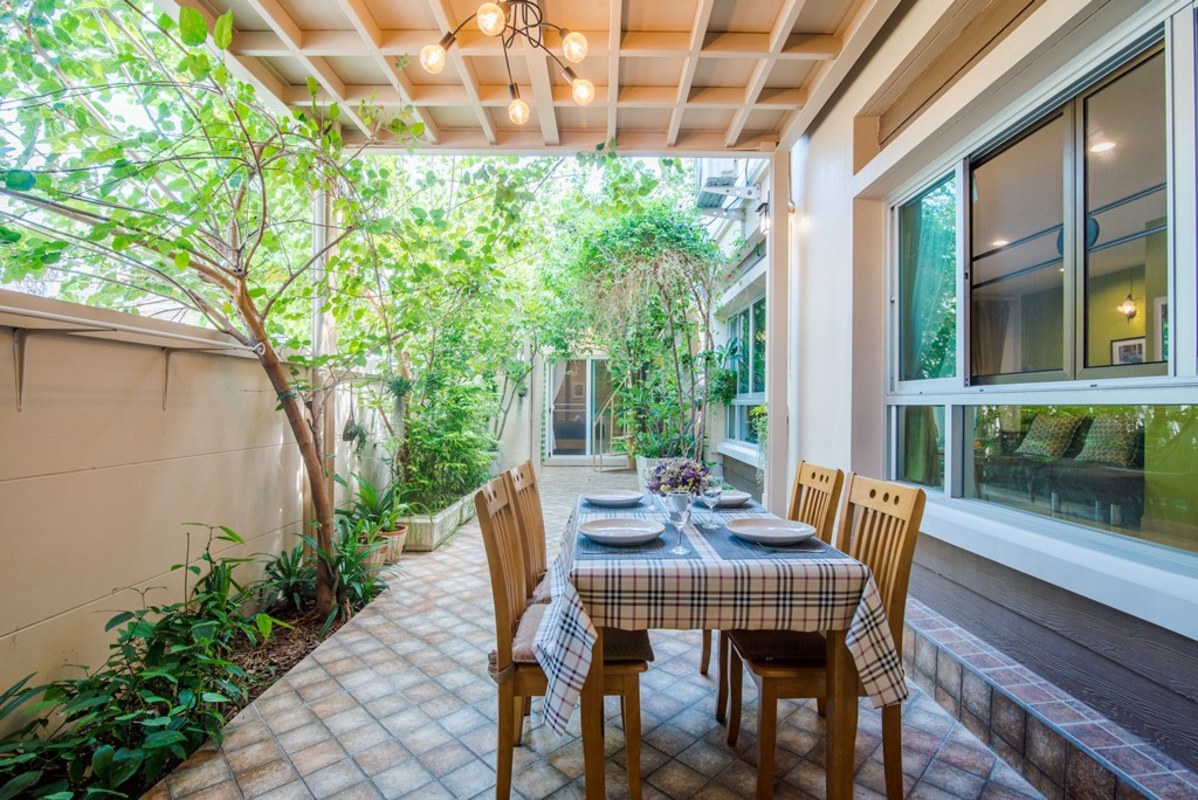 4 Bedroom Townhouse in Central Hua Hin Soi 94 Property Solutions