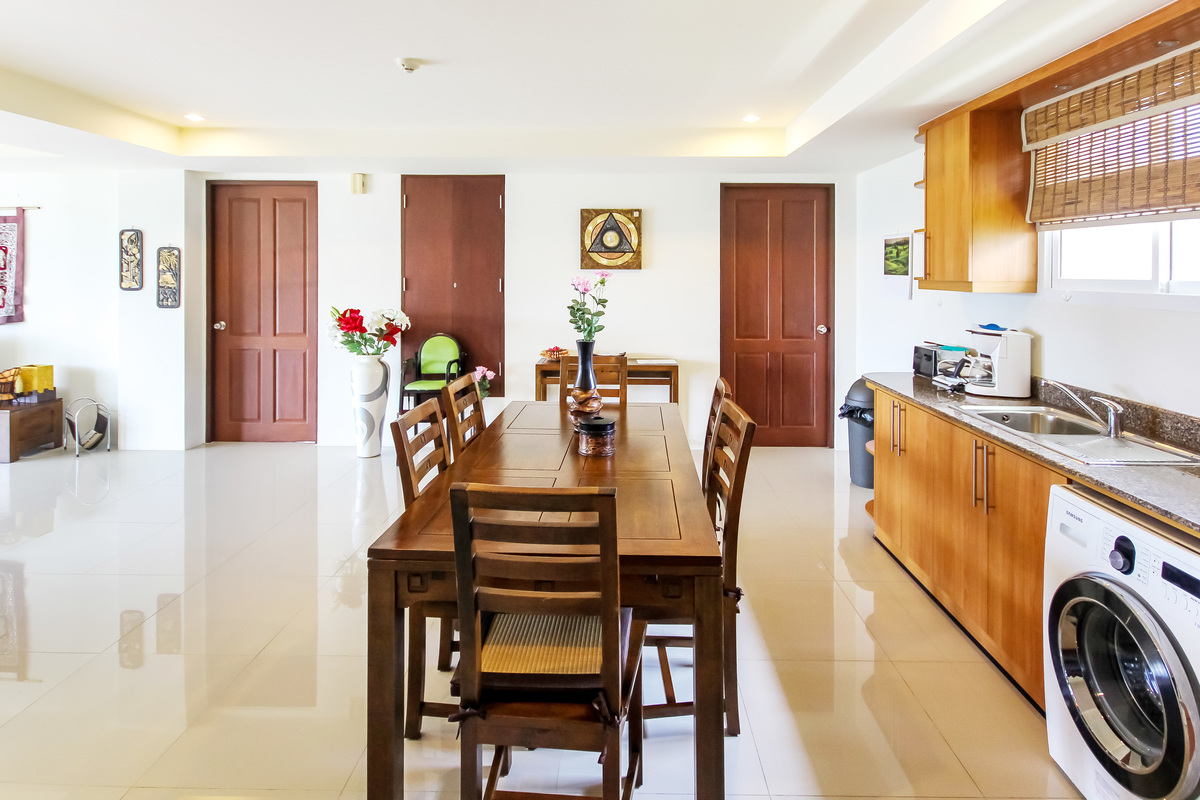 Searidge Beautiful 3 Bedroom Condo With Great Views Property