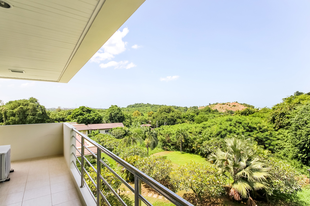 Searidge Beautiful 3 Bedroom Condo With Great Views Property