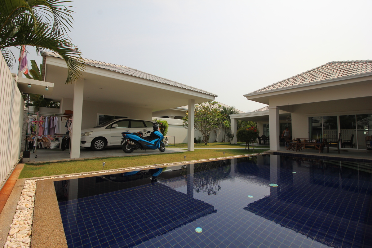 The Lees 3 Bedroom Pool Villa with Car Port Luxury Hua Hin Property