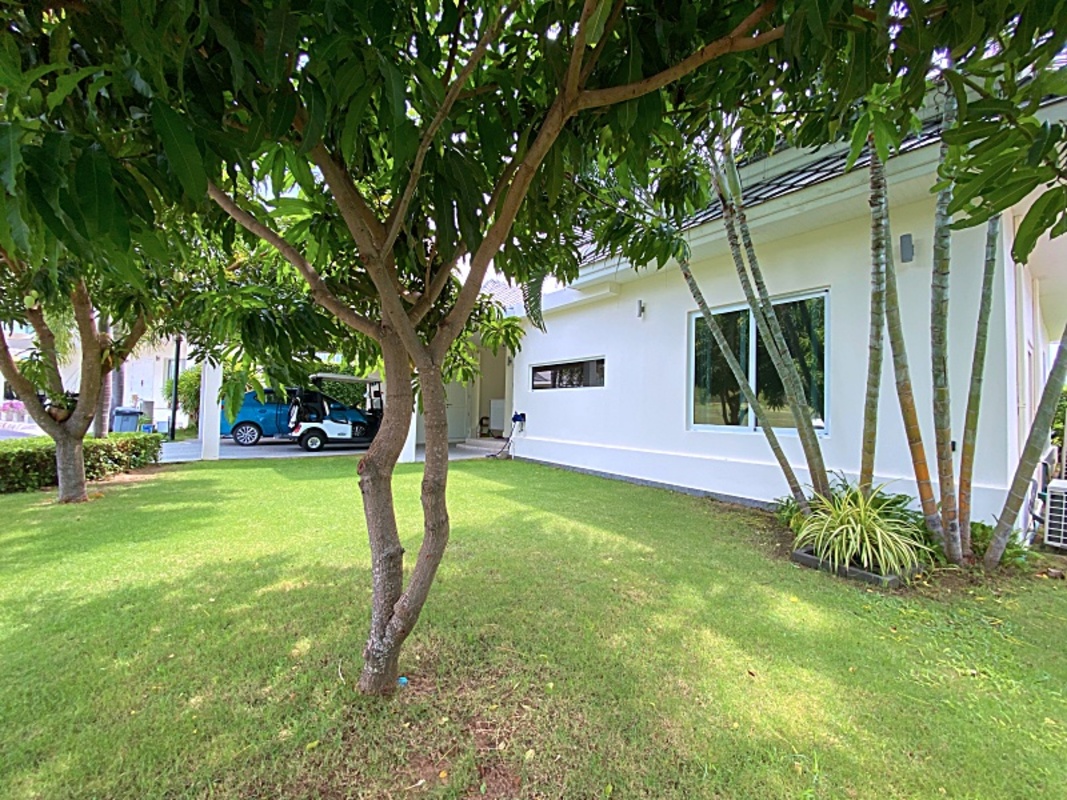 Golf Course 2.5 Bed Pool Villa For Sale on Black Mountain Golf Club