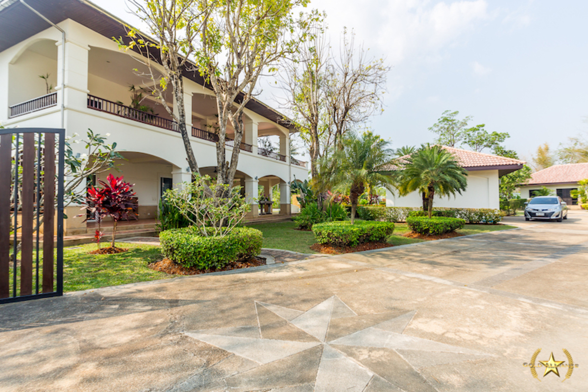 Villa de lujo de 4 dormitorios con piscina en Hua Hin Luxury Hua Hin