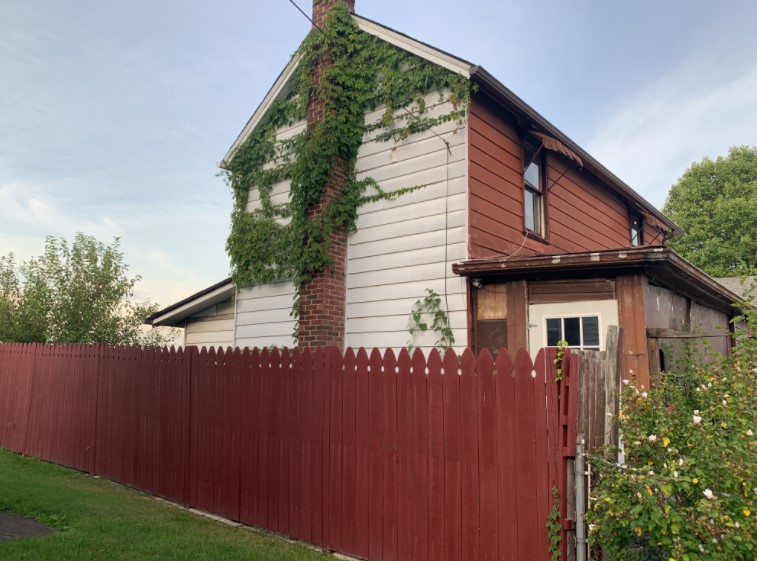 For Sale 646 4th St, Donora, PA 15033 2 Beds / 1 Full Bath 19,900