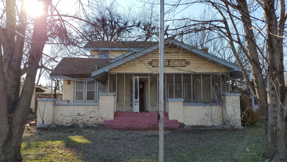 1005 N 6th St, Perry, OK 73077