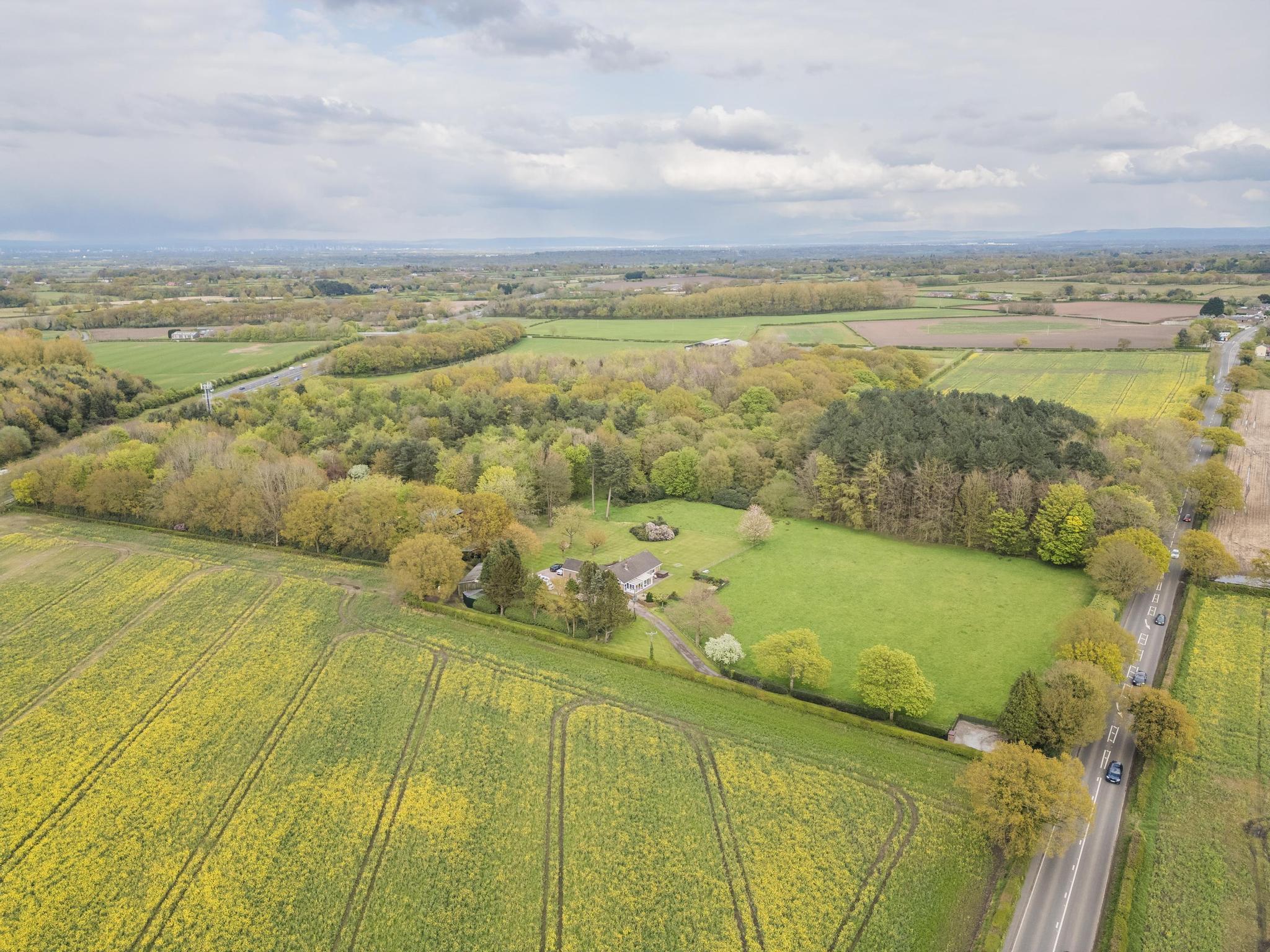 4 Bed Detached House For Sale in High Legh, Knutsford Cheshire