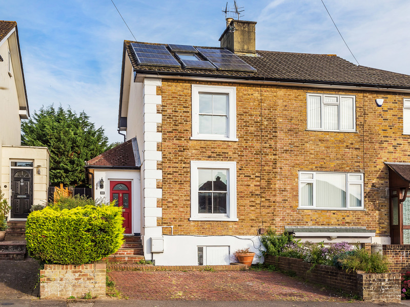 3 bed House - Semi For Rent in Redhill, Surrey
