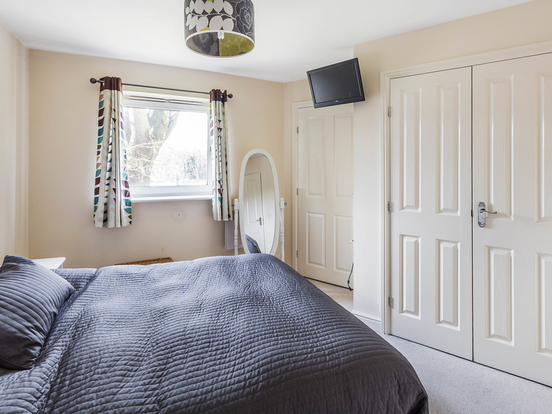 1 bed Apartment For Rent in Crawley, West Sussex - 3