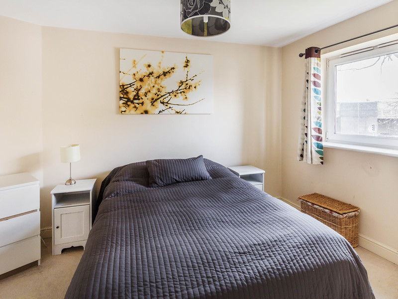 1 bed Apartment For Rent in Crawley, West Sussex - 2