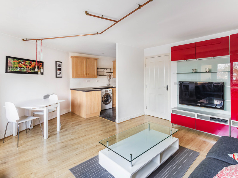 1 Bed Apartment To Rent in Crawley