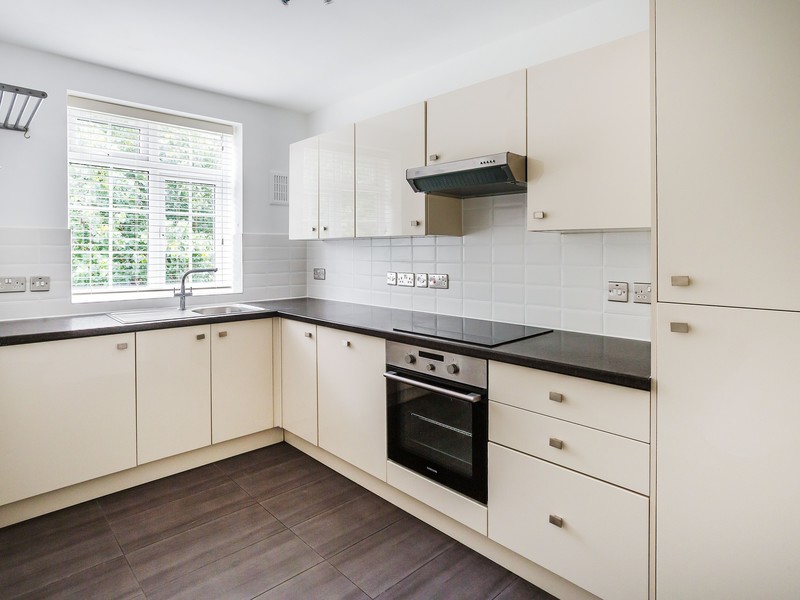 2 bed Apartment For Rent in Croydon, Surrey - 3