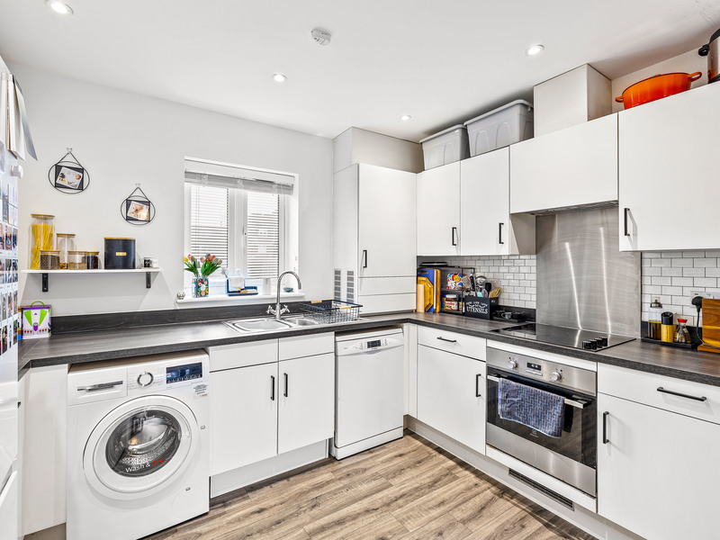 2 bed Apartment For Sale in Horley, Surrey - 3