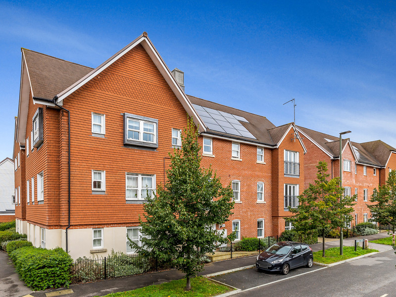 2 bed Apartment For Sale in Horley, Surrey - 2