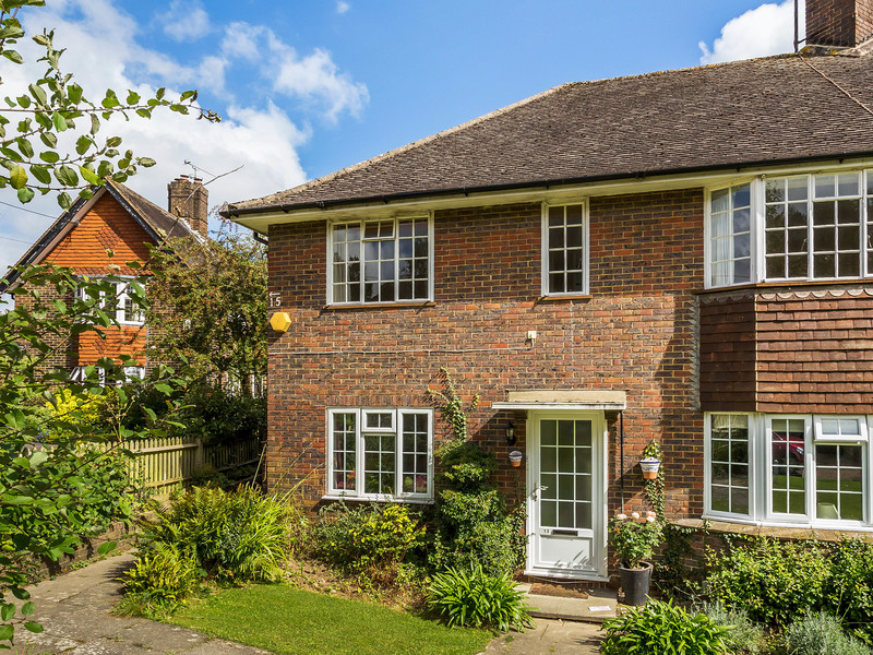 2 bed Apartment For Rent in Haywards Heath, West Sussex