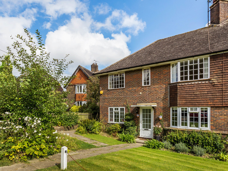 2 bed Apartment For Rent in Haywards Heath, West Sussex - 2