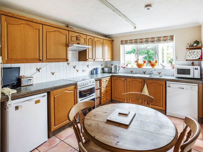 4 bed House - Detached For Sale in Horsham, West Sussex - 3