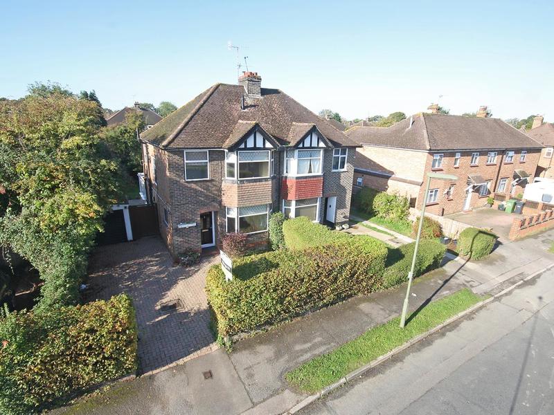 3 Bed House Semi To Rent in Horley