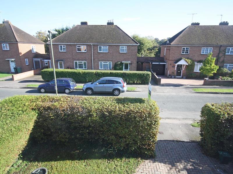 3 Bed House Semi To Rent in Horley Surrey