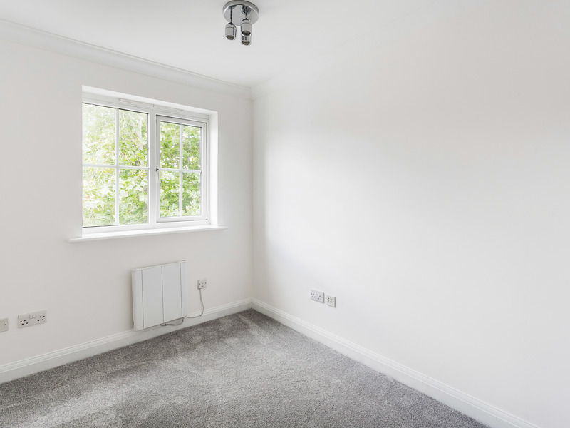 2 Bed Apartment To Rent in Horley