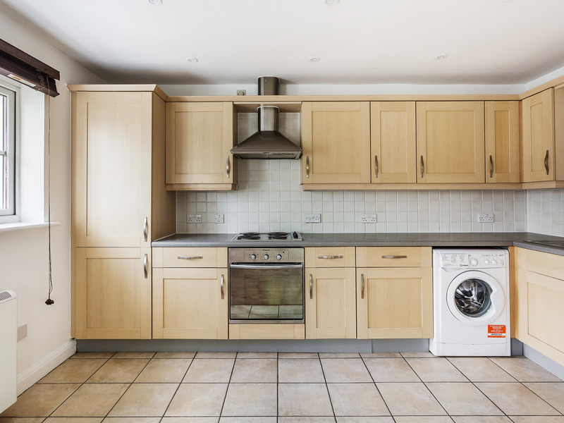 2 bed Apartment For Rent in Horley, Surrey - 3