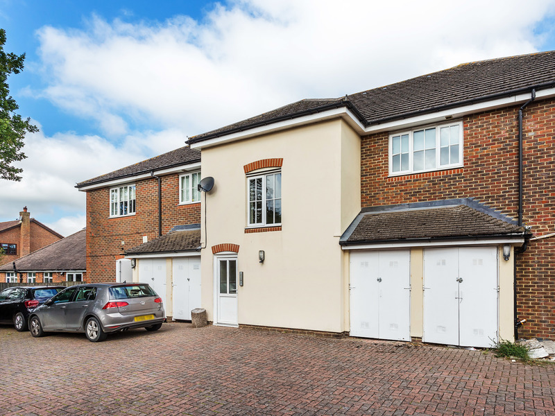 2 Bed Apartment To Rent in Horley