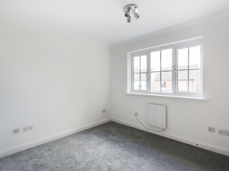 2 Bed Apartment To Rent in Horley