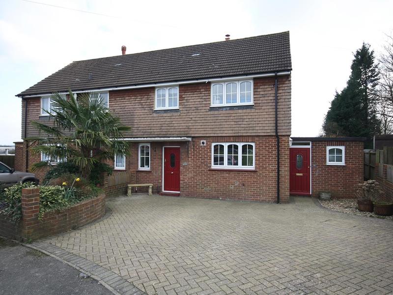 3 bed House - Semi For Rent in Redhill, Surrey