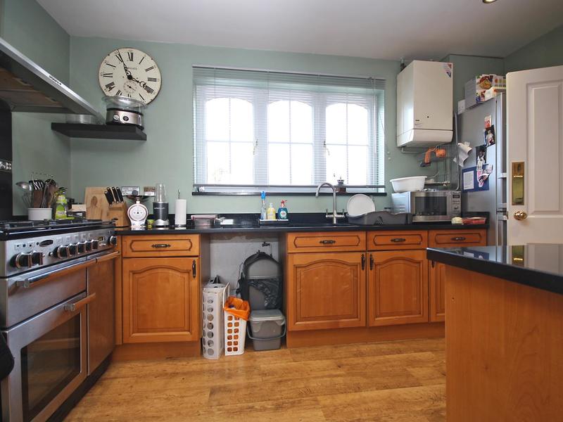 3 bed House - Semi For Rent in Redhill, Surrey - 3