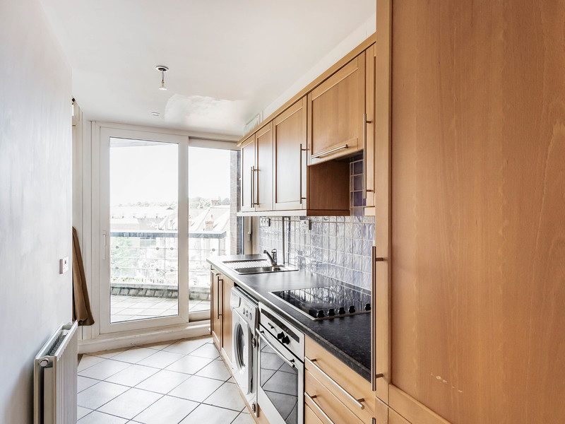 1 bed Apartment For Rent in Purley, Surrey - 3