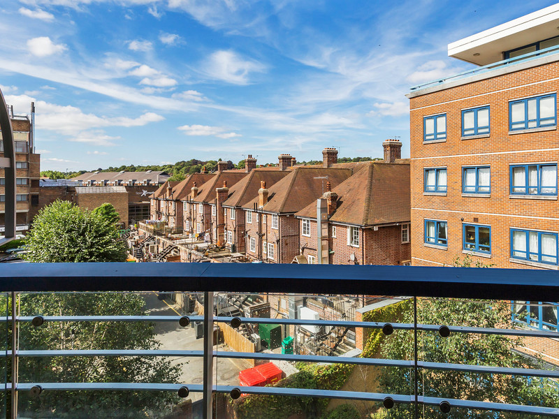 1 Bed Apartment To Rent in Purley