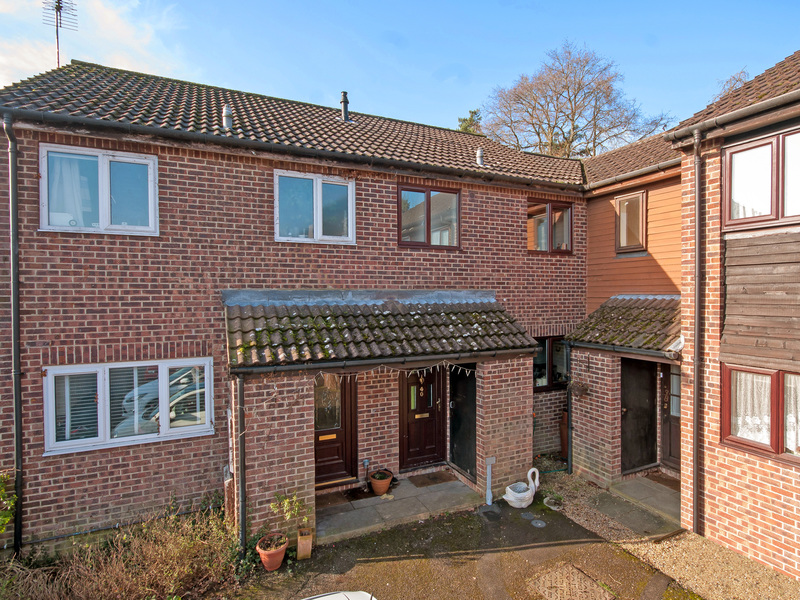 2 Bed House Terrace To Rent in Dorking