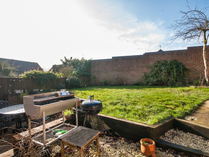 2 Bed House Terrace To Rent in Dorking