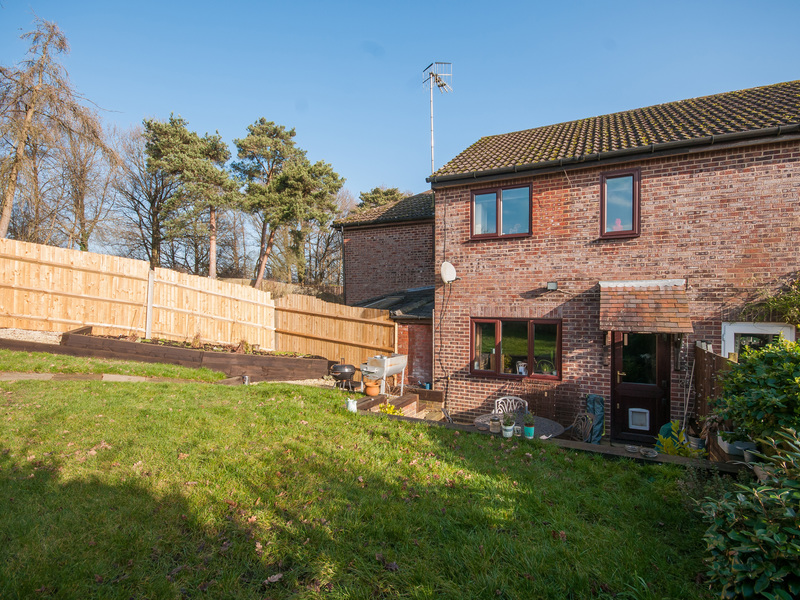 2 Bed House Terrace To Rent in Dorking