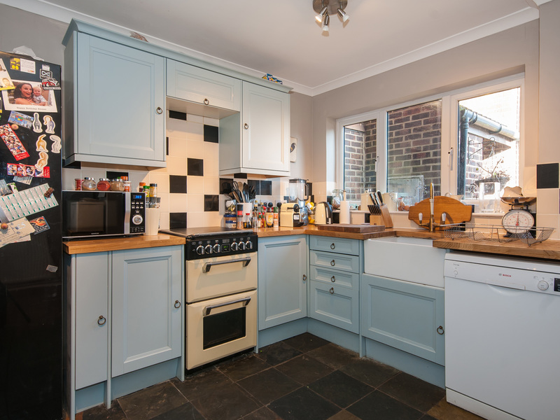 2 Bed House Terrace To Rent in Dorking