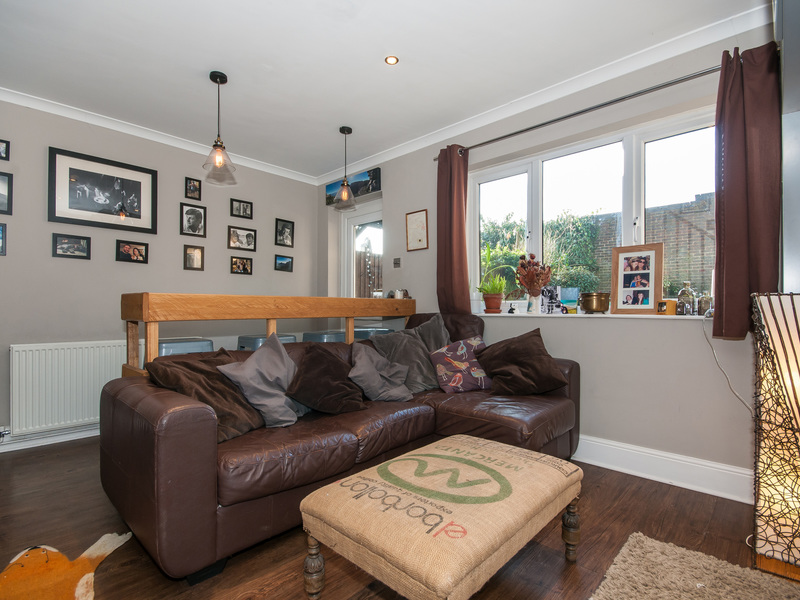 2 Bed House Terrace To Rent in Dorking