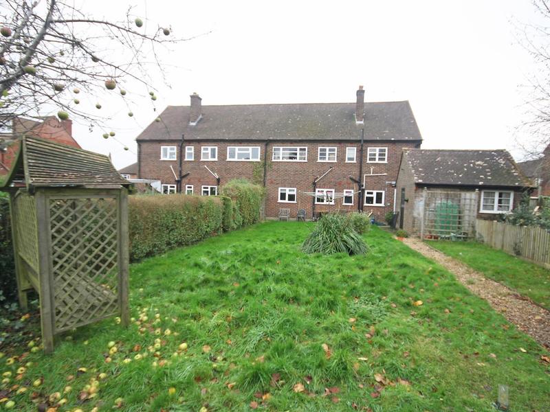 2 bed Apartment For Rent in Warlingham, Surrey
