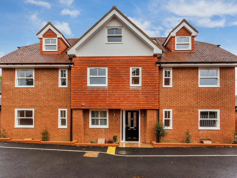 3 bed House - Terrace For Sale in Dorking, Surrey