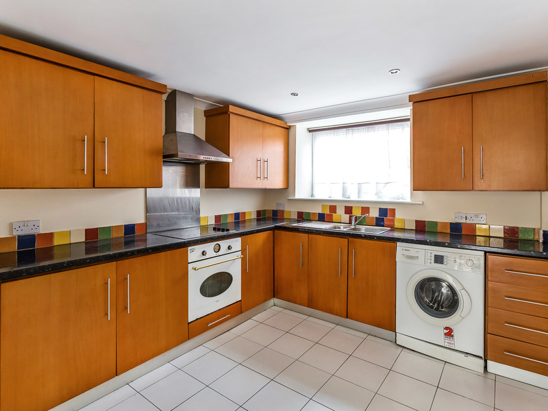4 bed House - Semi For Rent in Redhill, Surrey