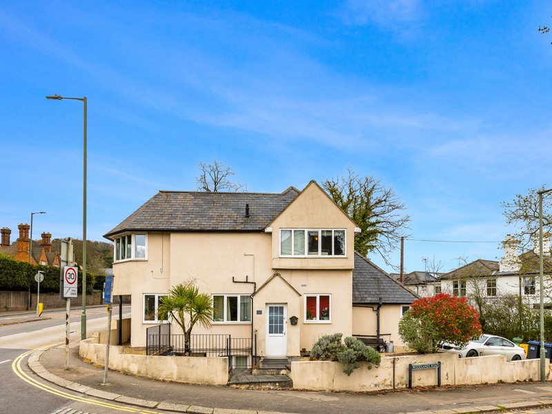 1 bed Apartment For Sale in Redhill, Surrey - 3