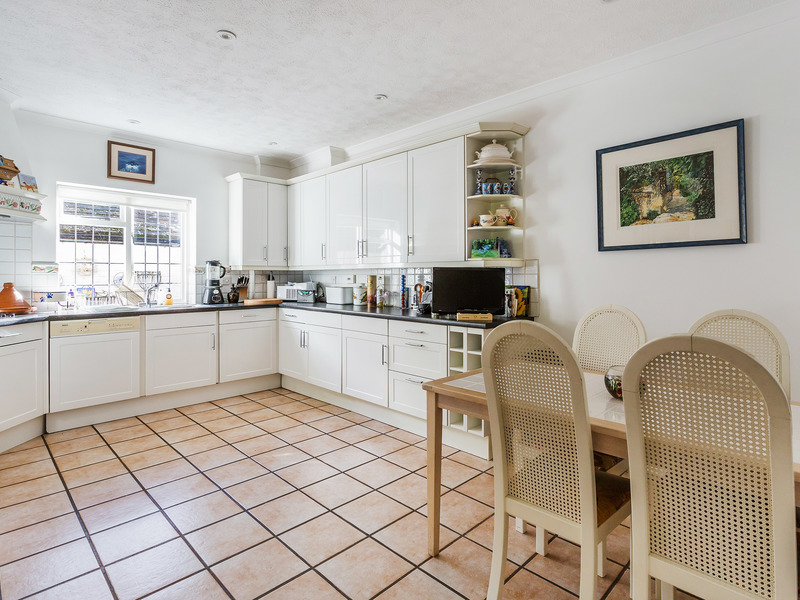 3 Bed House Semi To Rent in Chipstead