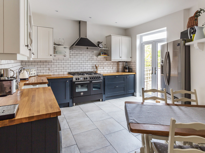 2 bed Apartment For Rent in Redhill, Surrey - 2