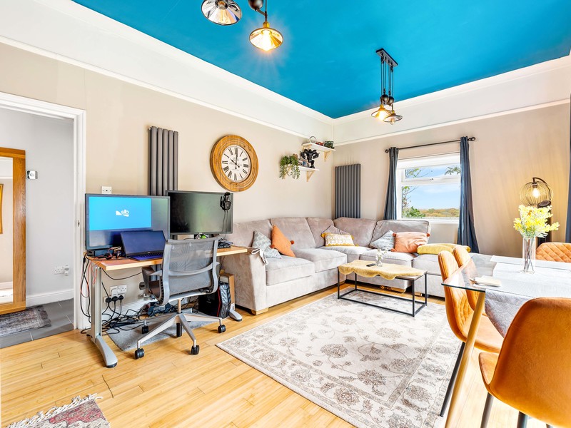 1 bed Apartment For Rent in Horley, Surrey - 3
