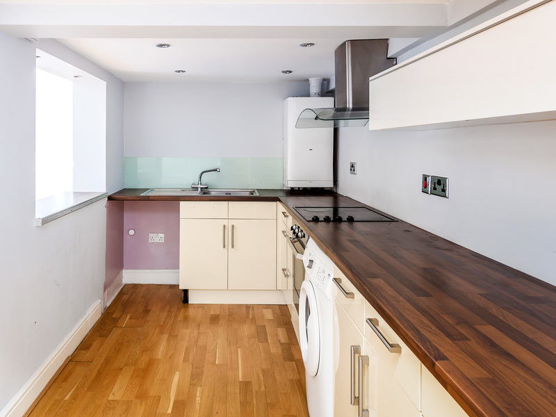 2 bed Apartment For Rent in Reigate, Surrey - 2