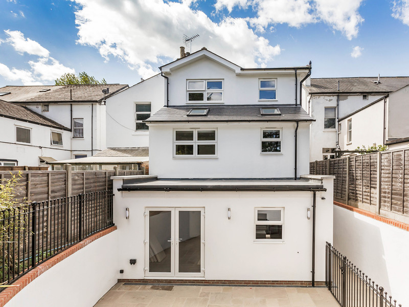 1 Bed Apartment To Rent in Redhill